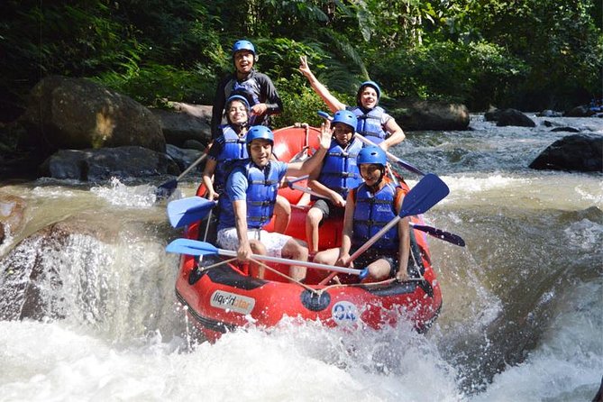 Ubud Rafting - Rice Terrace - Tegenungan Waterfall - Tanah Lot Sunset Temple - Tegenungan Waterfall: Big Views, Not the Quietest Spot