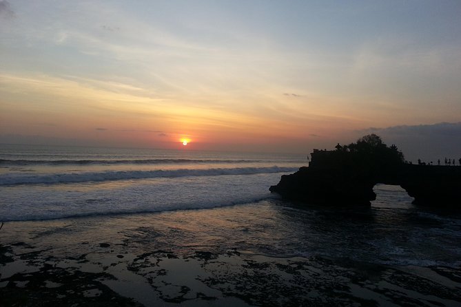 Ubud Tegalalang Rice Teracce & Tanah Lot Tour - Ubud Traditional Art Market: Where You Can Browse Without Commitment